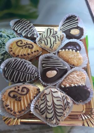 Una foto de Sable con chocolate negra y blanca