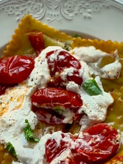 Foto de Ravioli com Tomate, Burrata e Manjericão