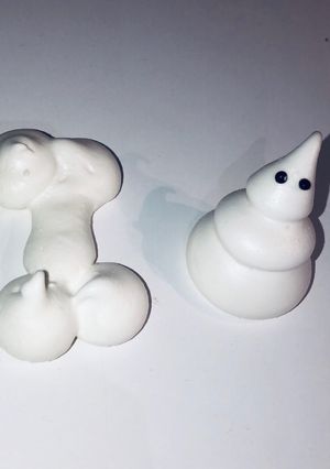 Une photo de Meringues d Halloween - Os et Fantômes 👻🦴