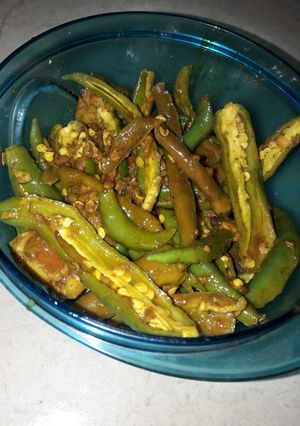 A picture of Green chilli pickle.
