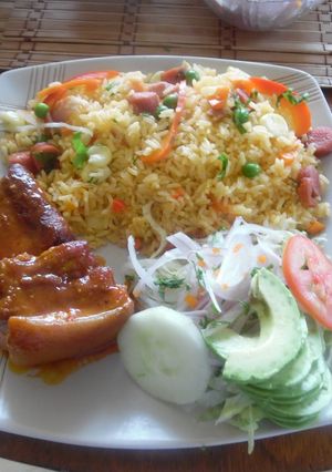 Una foto de Arroz primaveral con chancho al vino