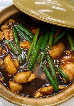 Hình của món Chinese : Đùi gà lóc xương nấu dầu mè (Sesame oil chicken).