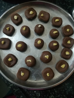 ચોકલેટ(chocolate recipe in gujarati) રેસીપી મુખ્ય ફોટો