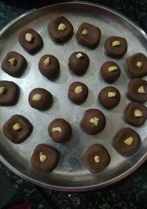 ચોકલેટ(chocolate recipe in gujarati) રેસીપી મુખ્ય ફોટો