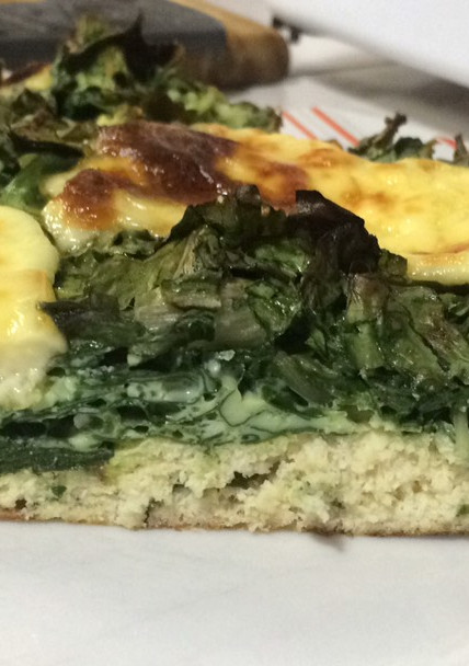 Una foto de Tarta de acelga con “masa” de pollo triturado -Sin Harina‼️