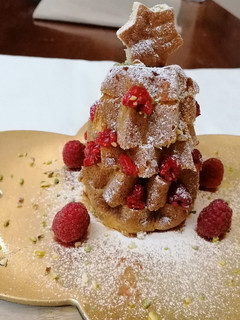 Foto di Alberelli di Natale con granella di pistacchio e zucchero a velo