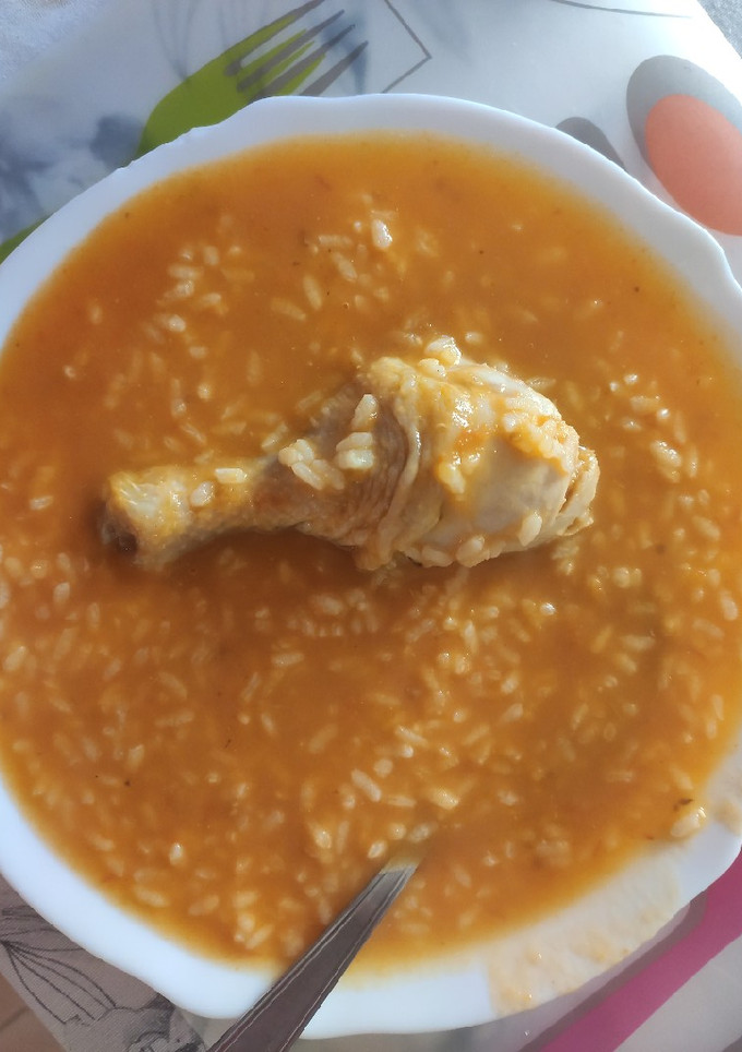 Una foto de Arroz caldoso con pollo