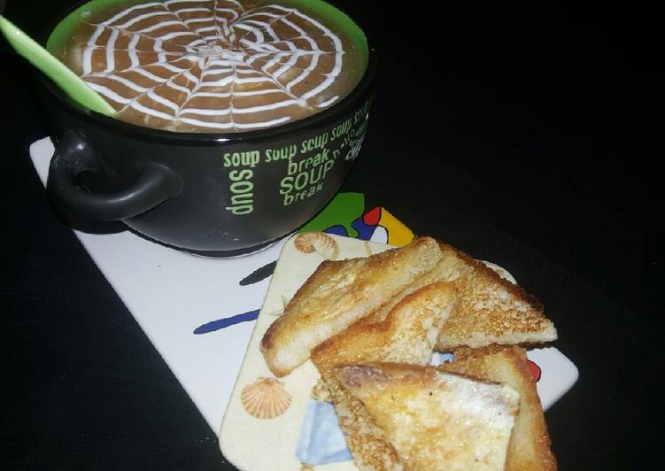 Chicken creamy soup with chilli toast