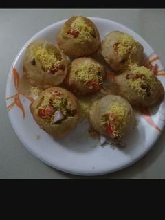 દહીં પૂરી (Dahi Poori Recipe In Gujarati) રેસીપી મુખ્ય ફોટો