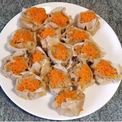 A picture of Shrimp and Chicken with mushroom Shu Mai.