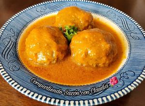 Una foto de Albóndigas rellenas en salsa de chipotle 🌺