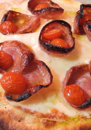 A picture of 190-Pizza de salame italiano.