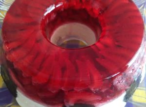 Foto de Bolo Gelatina de Morango com Mousse de Café