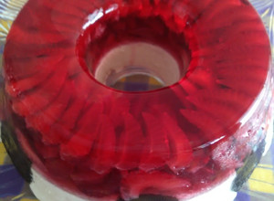 Foto de Bolo Gelatina de Morango com Mousse de Café
