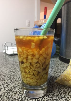 Una foto de El rico y heladito mote con huesillos