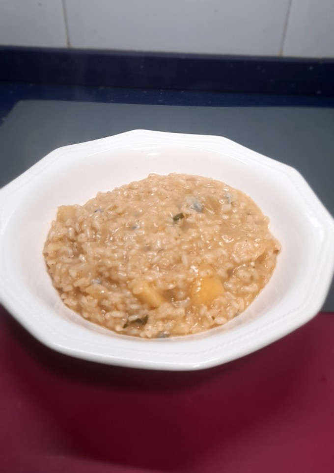Una foto de Risotto de pera y queso gorgonzola