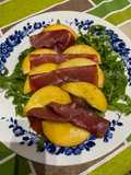 Bresaola con pesche noci