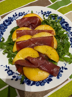 Foto di Bresaola con pesche noci