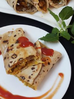 A picture of Soya kathi rolls.