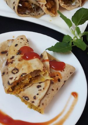 A picture of Soya kathi rolls.