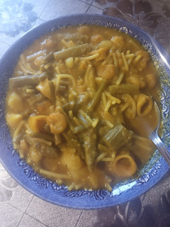Una foto de Guisado calamar y gambas en olla rápida