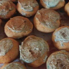 A picture of Simple vanilla cupcakes.
