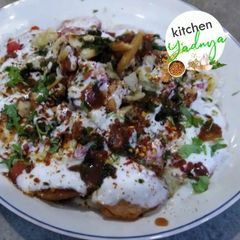 A picture of Dahi papdi chaat.