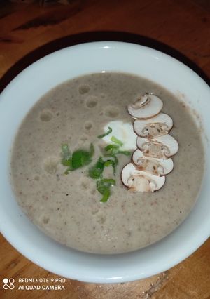 A picture of Creamy Mushroom Soup.