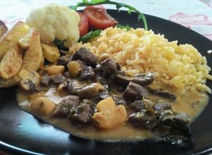 Foto de Estrogonofe de Carne ao Leite de Coco