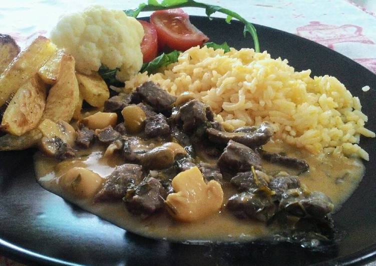 Estrogonofe de Carne ao Leite de Coco