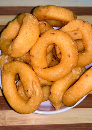 ஆந்திரா ரிங் முறுக்கு (Andhra ring murukku recipe in tamil) செய்முறை முக்கிய புகைப்படம்