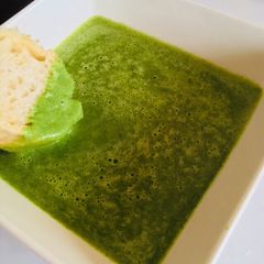 A picture of Spinach cream soup.