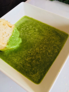 A picture of Spinach cream soup.
