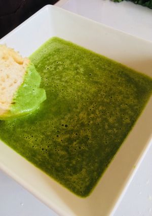 A picture of Spinach cream soup.