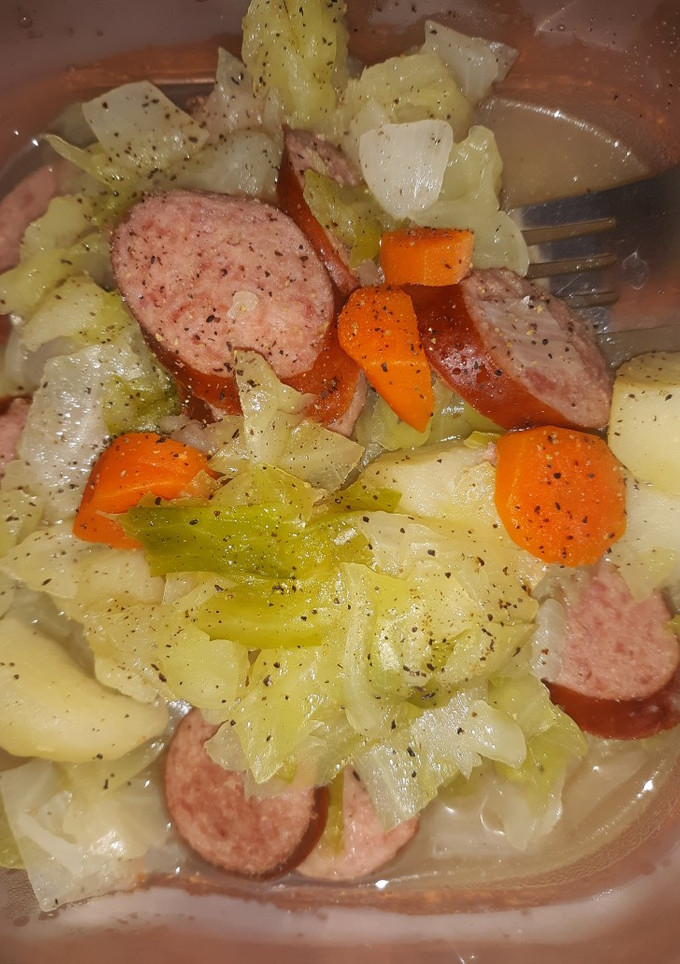 A picture of Sausage and Cabbage.