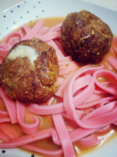 Una foto de Tallarín Red Hot con Albóndigas
