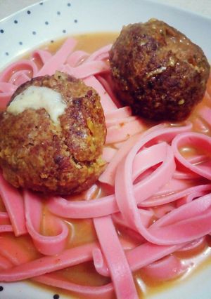 Una foto de Tallarín Red Hot con Albóndigas