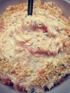 Una foto de Aperitivo: Queso Crema con Salmón