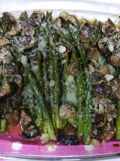 Una foto de Espárragos con champiñones al horno