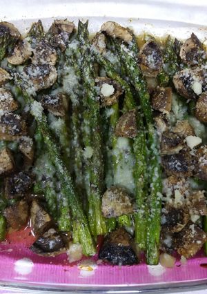 Foto principal de Espárragos con champiñones al horno