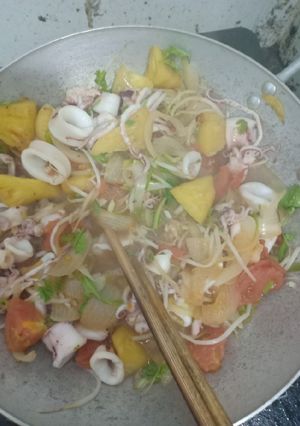 Hình của món Mực xào chua ngọt.