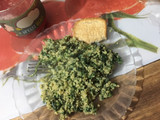 Huevos revueltos con espinacas y cuscús