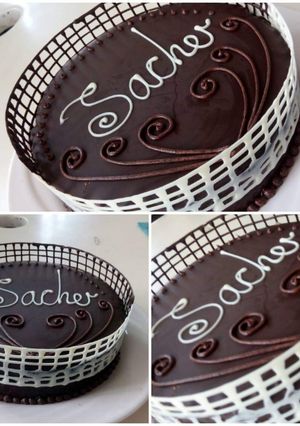 A picture of Sacher torte.