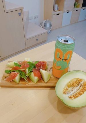 你是否也曾懷疑自己在別人眼裡是個笑話哈哈哈哈哈密瓜生火腿沙拉 的食譜成品照片