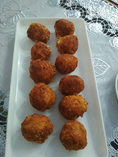 चीज़ पनीर बम (cheese paneer bombs recipe in hindi) रेसिपी मुख्य फोटो