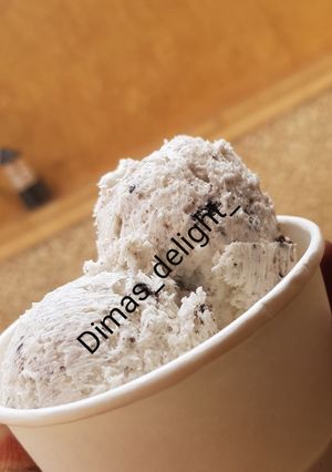 A picture of Oreo ice cream.