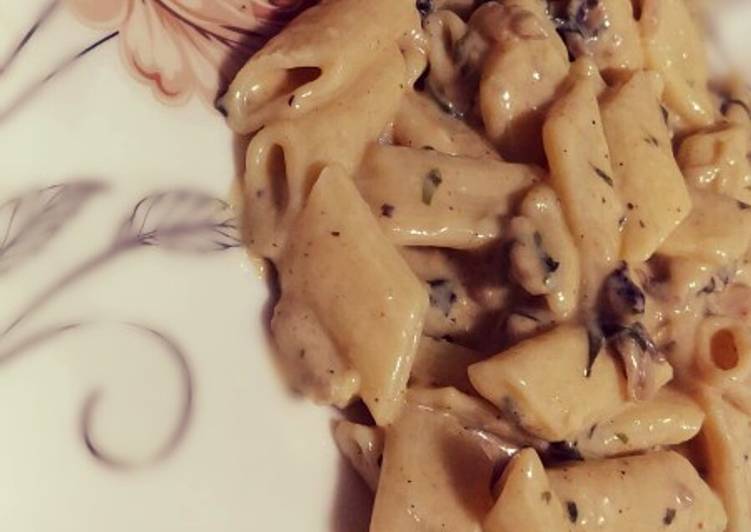 Recipe of Speedy Cheesy Chicken Pasta with mushrooms and spinach 💜🔥