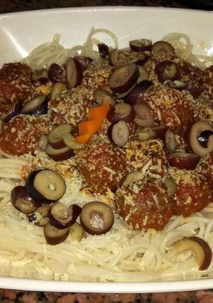 صورة لوصفة مكرونه بكرات اللحم بالصوص الأحمر 😋