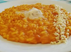 Foto di Carnaroli zucca, goccia di gorgonzola e mandorle in granella 🎃