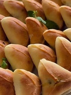 صورة لوصفة فطائر لحم مع الفليفله الملونه